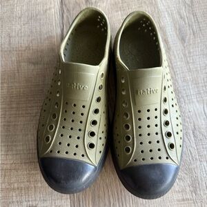 Native Jefferson Slip-Ons Green with Black Toe water shoes boys 4